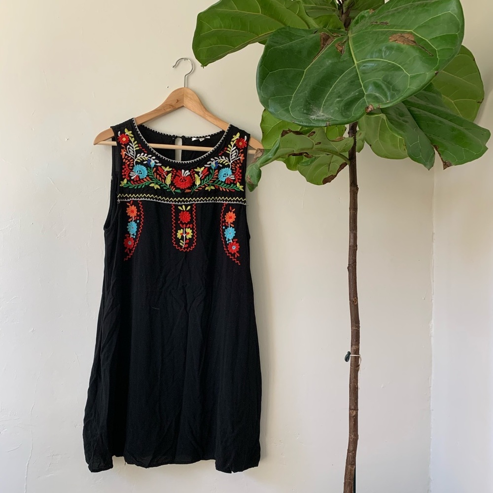 Black sleeveless boho Mexican dress